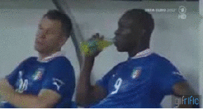 Mario-Balotelli-Spits-out-Drink-on-bench-Italy-Euro-2012.gif