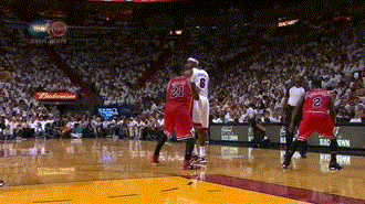 LeBron-James-Behind-the-Back-Pass-to-Ray
